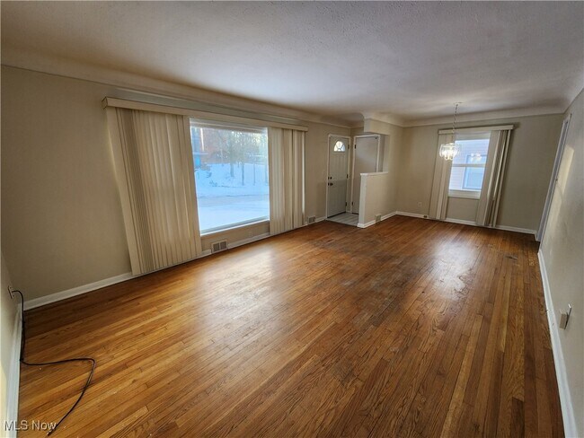 Foto del edificio - 4385 Greenway Rd