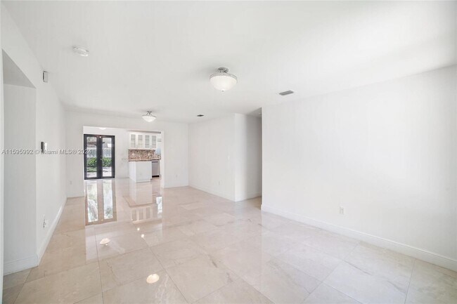 Building Photo - 6115 SW 48th St