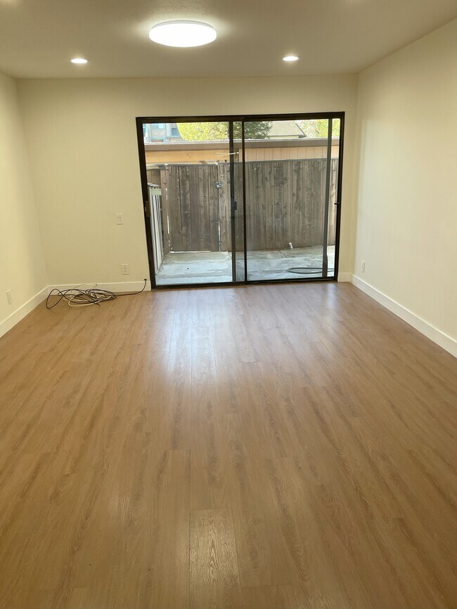 Building Photo - 287 Hackamore Cmn