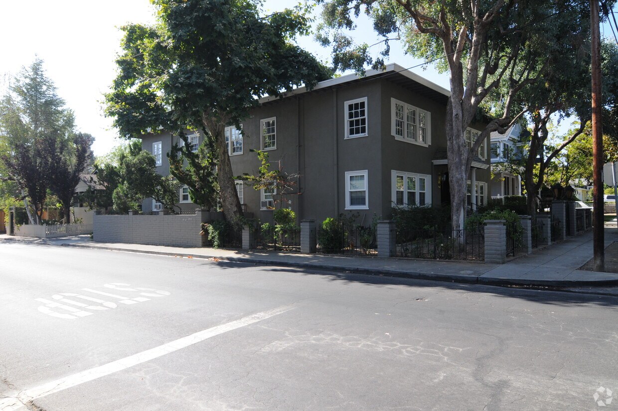 Foto del edificio - 470 San Benito Ave