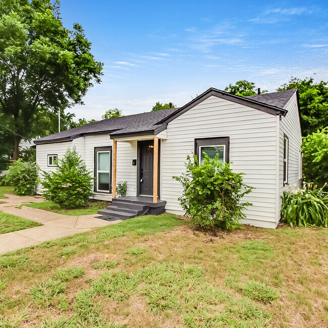 Building Photo - 2626 Easter Avenue