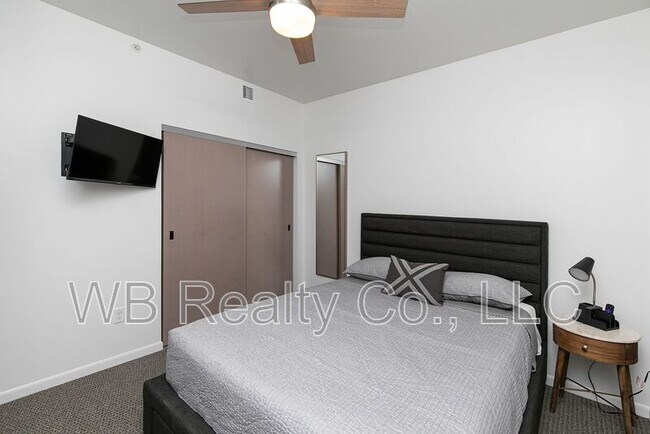 Building Photo - 315 5th St