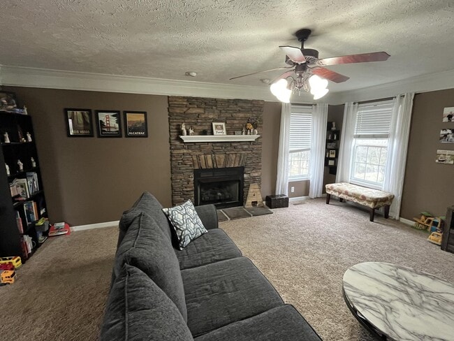 Foto del edificio - 652 Winding Bluff Way