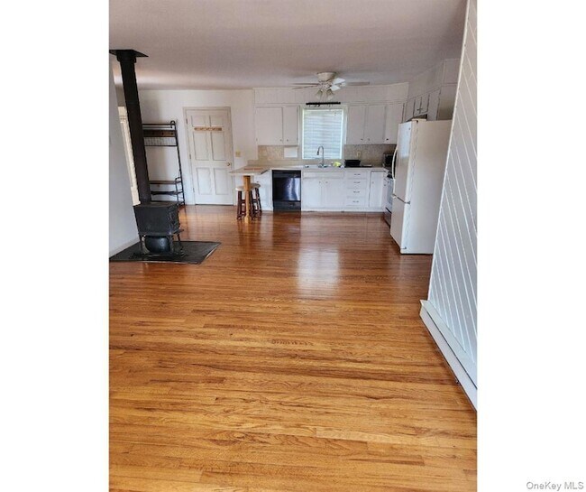 Foto del edificio - 160 Couch Rd