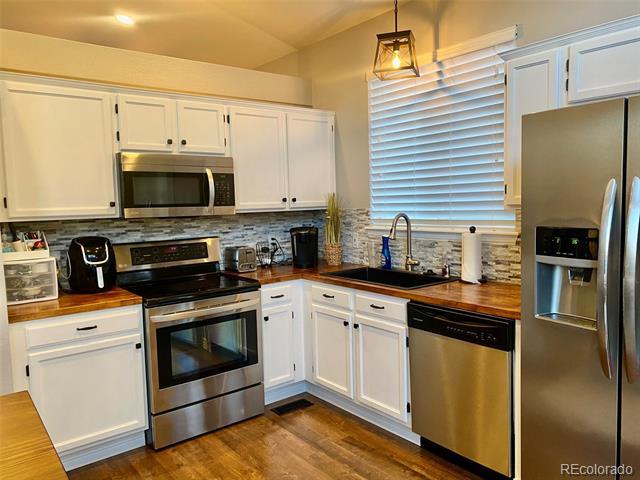 Foto del edificio - 17223 Yellow Rose Way