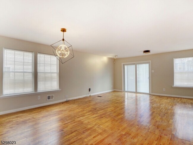Foto del edificio - 107 Amherst St