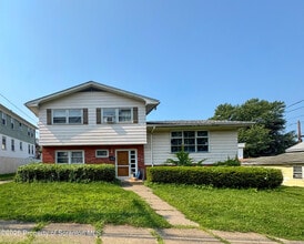 Building Photo - 624 Hemlock St