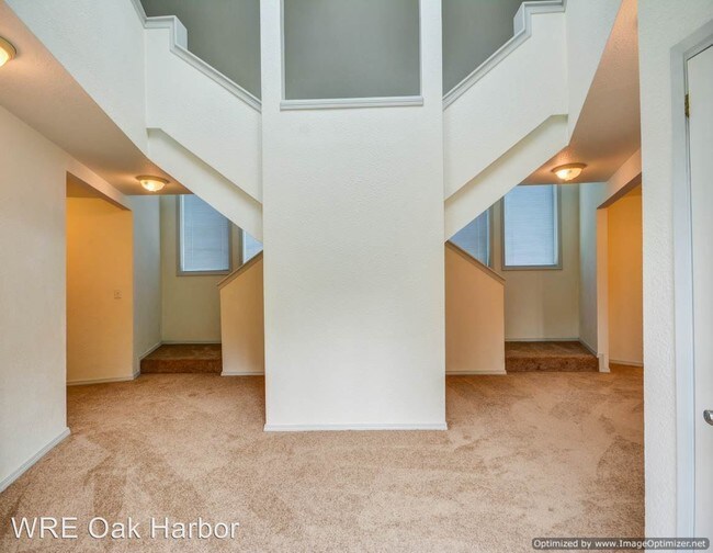 Building Photo - 1028 Custer St