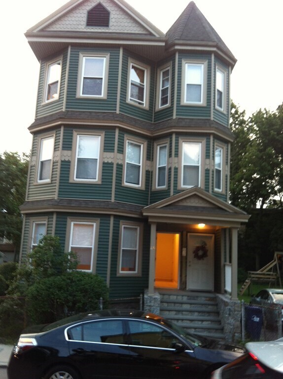 Primary Photo - 32 Custer St