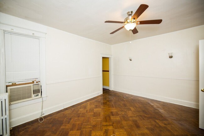 Foto del edificio - Charles Village 2bd/2ba Rowhome with Parking Spots, W/D and more! Available 7/20
