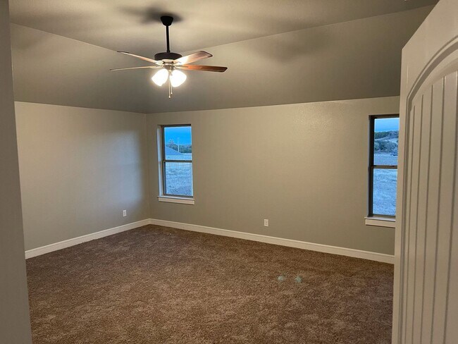 Foto del edificio - Beautiful 4 Bedroom 2 Bath Home