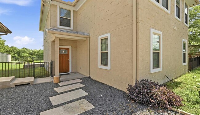 Foto del edificio - 330 Howard Ln