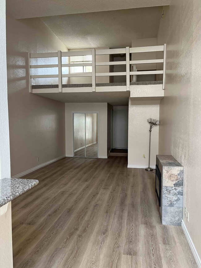 Building Photo - 616 Veteran Ave