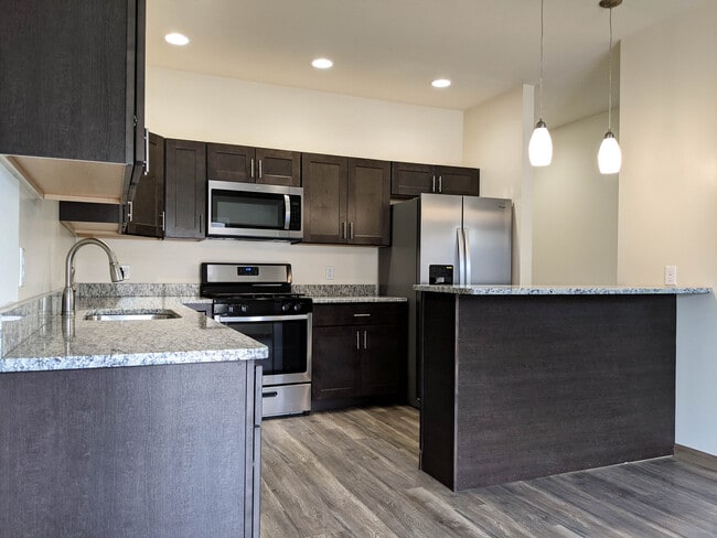 Foto del edificio - 612 Commercial Dr