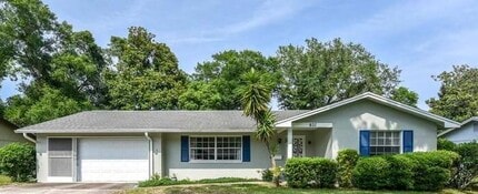 Building Photo - 827 Lindenwood Cir W