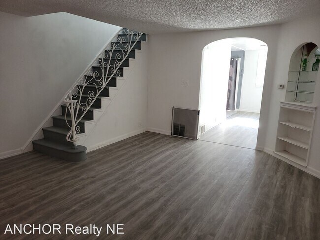 Building Photo - 3 br, 1.5 bath House - 2042 Lardner St