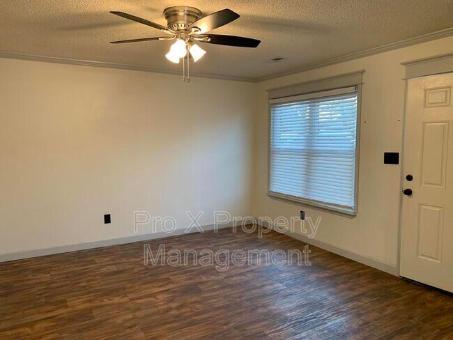 Foto del edificio - 3111 E 12th St