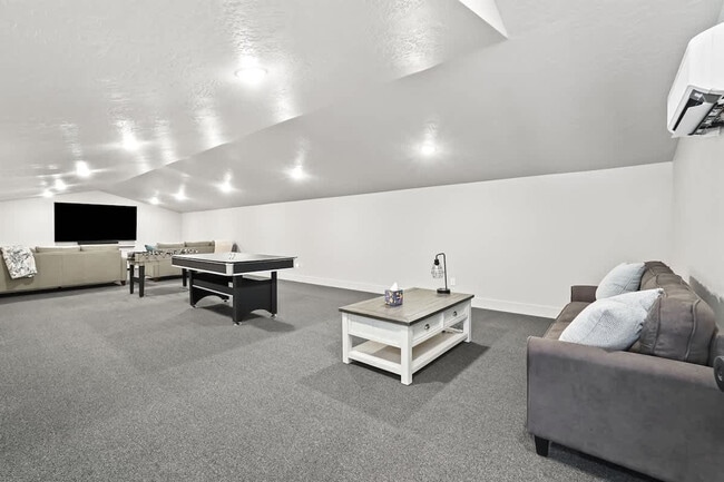 Building Photo - 303 CM Rdg Ln