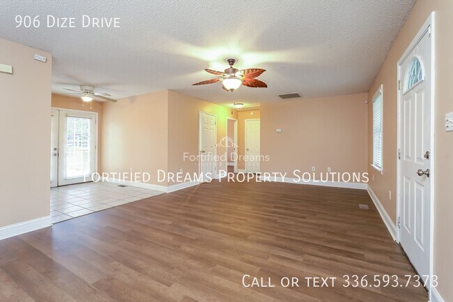 Building Photo - 906 Dize Dr