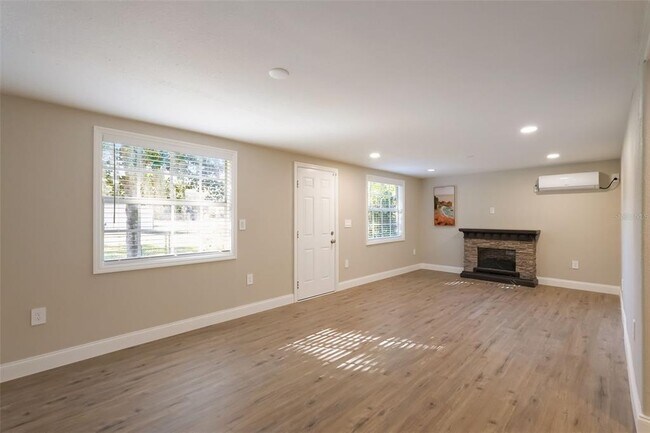 Building Photo - 964 CR 483