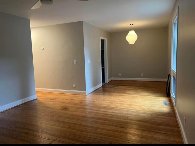 Foto del edificio - Charming 3 Bed Home in Greensboro