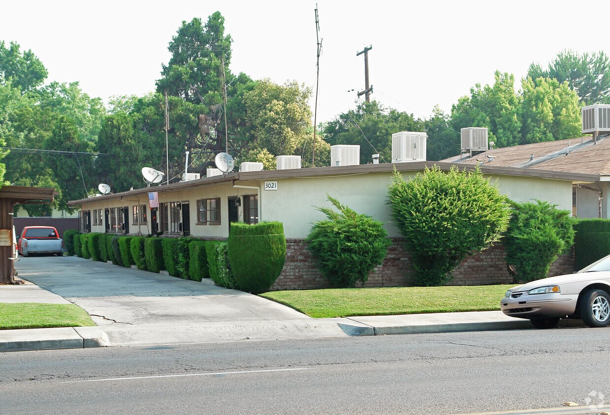 Foto del edificio - 3009-3031 E Clinton Ave