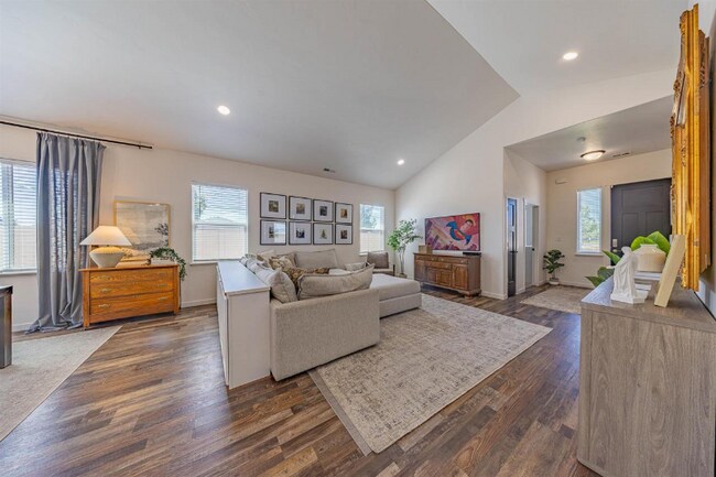 Foto del edificio - 450 Fox Meadows Ct