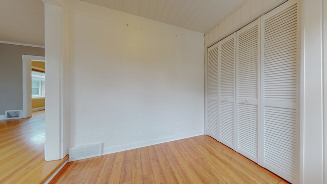 Building Photo - 937 Mapleton Ave