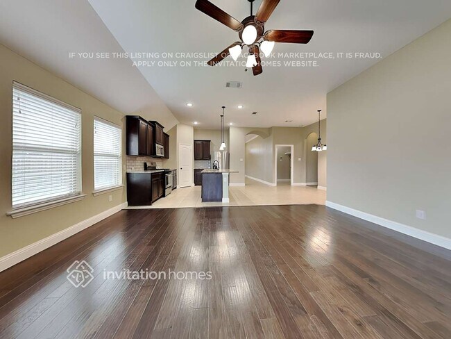 Foto del edificio - 905 McLynn Ct