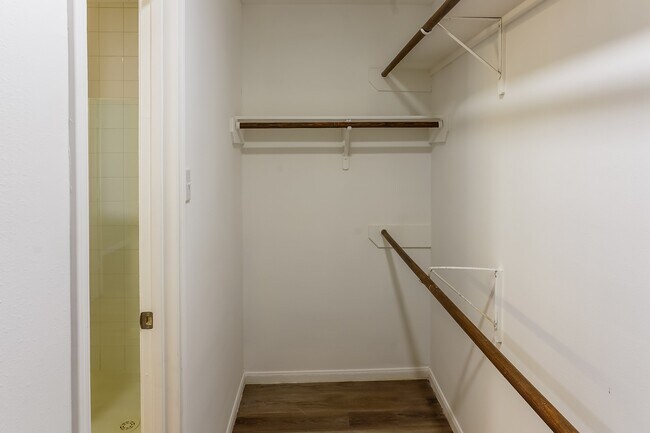 Foto del edificio - 5207 Riverwood Dr