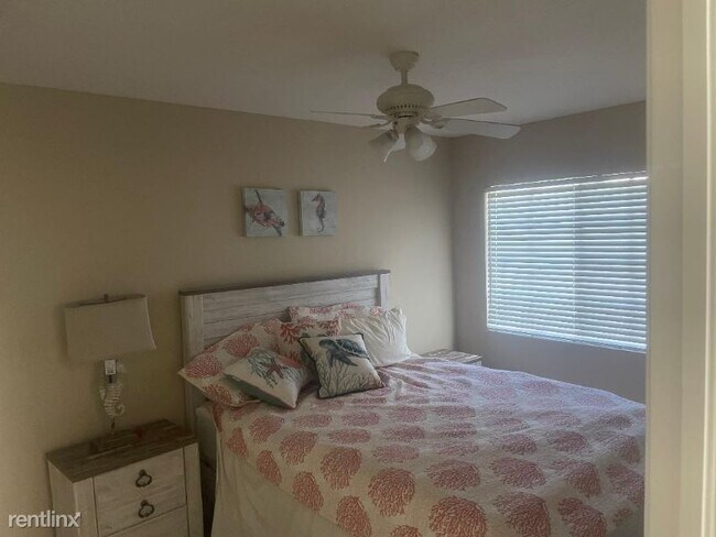 Building Photo - 2 br, 2 bath Townhome - 18142 Nassau Point Dr
