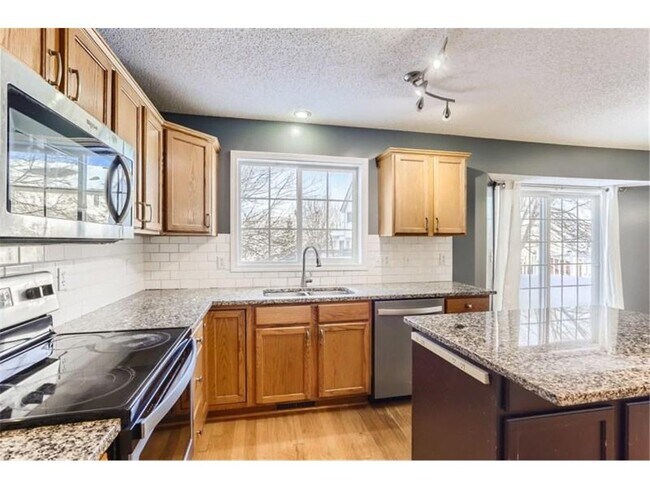 Building Photo - 10915 Fox Hollow Ln N