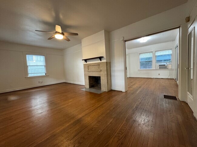 Sala de estar abierta1 - 2208 G St