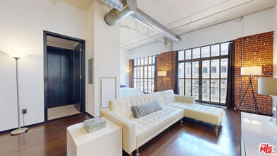 Building Photo - 1645 Vine St