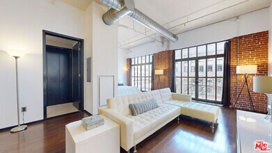 Building Photo - 1645 Vine St