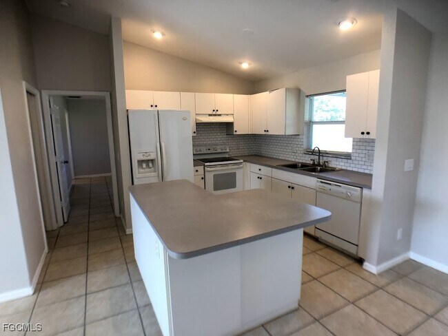 Foto del edificio - 517 SE 16th Pl