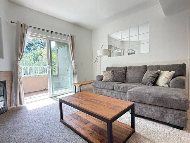 Foto del edificio - Rare Furnished 2BR/2BA Condo with Balcony, Fireplace & Resort-Style Amenities in Rancho Mission T...