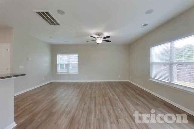 Foto del edificio - 409 Eastfair Dr