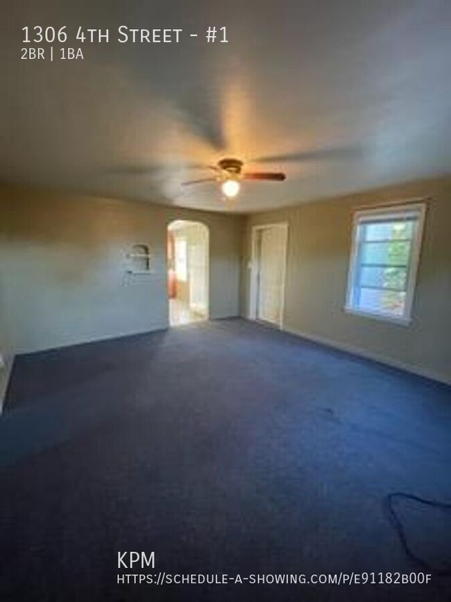 Building Photo - 2 BED | 1 BATH | APARTMENT | CENTRALLY LOC...