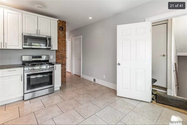 Kitchen - 329 Baynes St