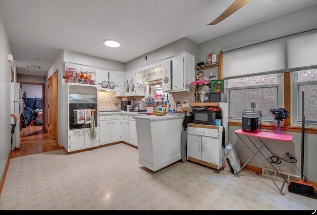 Building Photo - 5243 S Kilbourn Ave