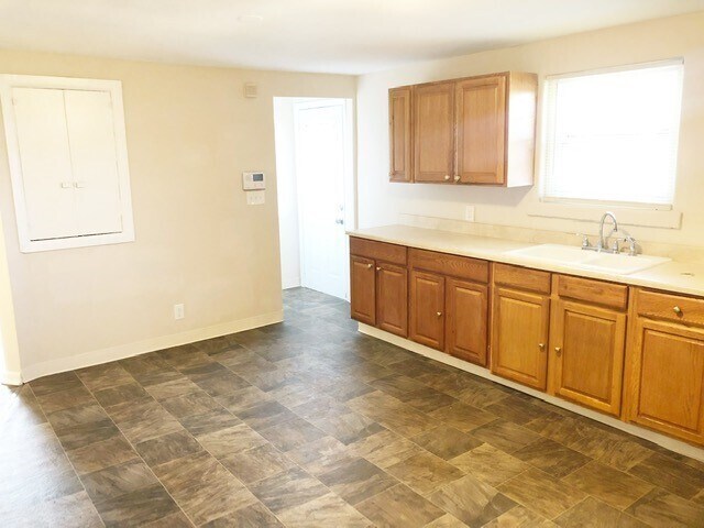 Building Photo - 2847 HILLSIDE AVENUE