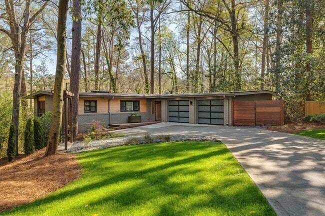 Building Photo - 1921 Walthall Dr NW