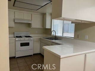 Foto del edificio - 328 N Monterey St