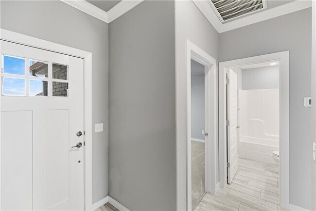 Building Photo - 410 Peach Ave