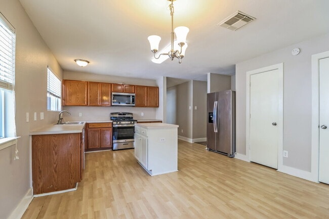 Building Photo - 422 Laurel Timbers Dr