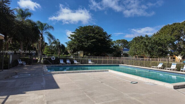 Foto del edificio - 177 Lakeview Dr