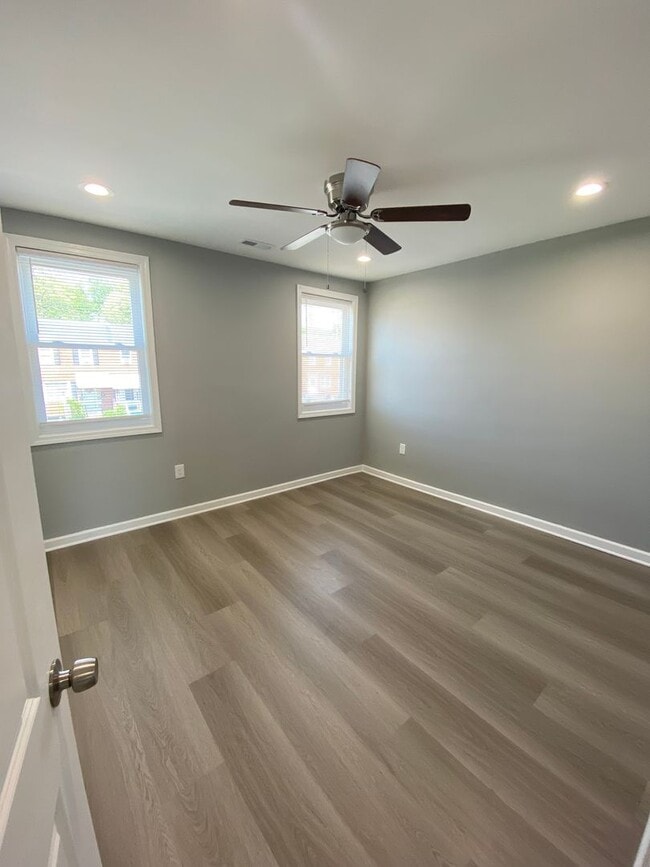 Foto del edificio - ** 3 BEDROOM TOWNHOME AVAILABLE**