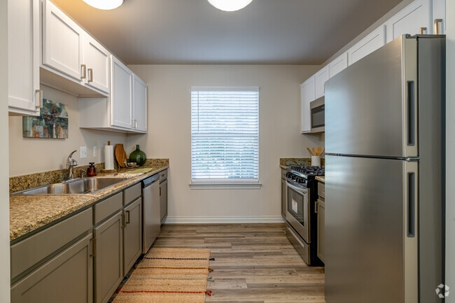3BR, 2.5BA - 1,450SF - Model - Kitchen - Blue Heron Pointe