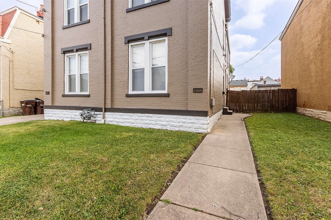 Building Photo - 1109 Isabella St